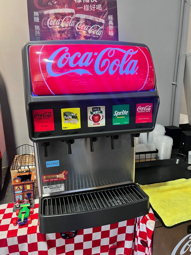 #台北內湖 Suke Dog 吃樂狗以捏 | 美式熱狗堡套餐，內湖的熱門美食聚集地