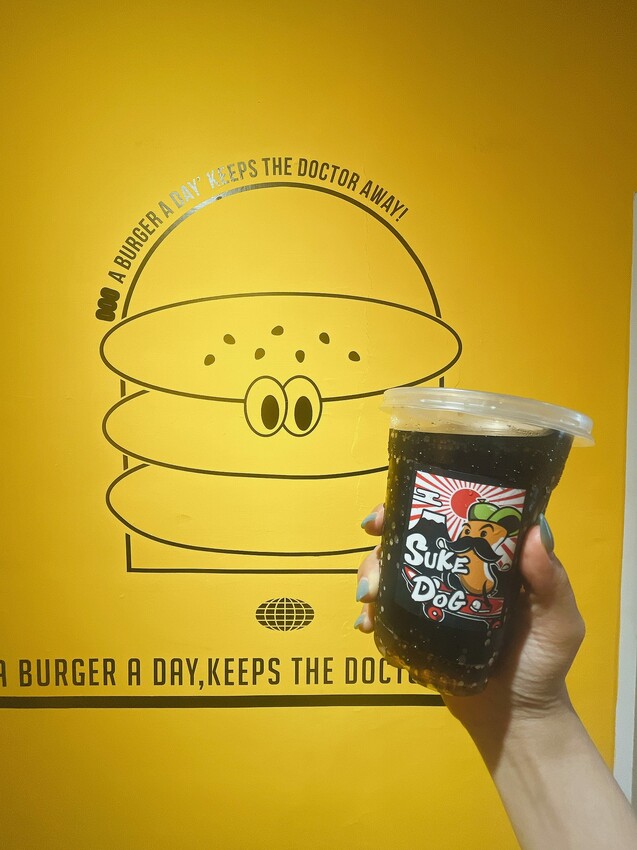 #台北內湖 Suke Dog 吃樂狗以捏 | 美式熱狗堡套餐，內湖的熱門美食聚集地