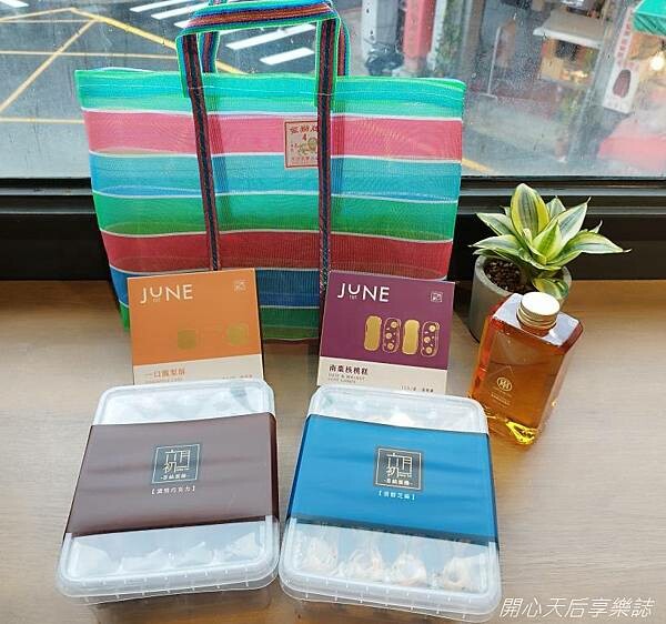 迪化街伴手禮|六月初一8結蛋捲 迪化門市|伴手禮專賣文青美店,免費試吃試喝,設有二樓景觀座位區,迪化商