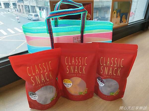 迪化街伴手禮|六月初一8結蛋捲 迪化門市|伴手禮專賣文青美店,免費試吃試喝,設有二樓景觀座位區,迪化商