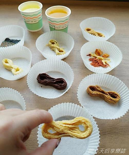 迪化街伴手禮|六月初一8結蛋捲 迪化門市|伴手禮專賣文青美店,免費試吃試喝,設有二樓景觀座位區,迪化商