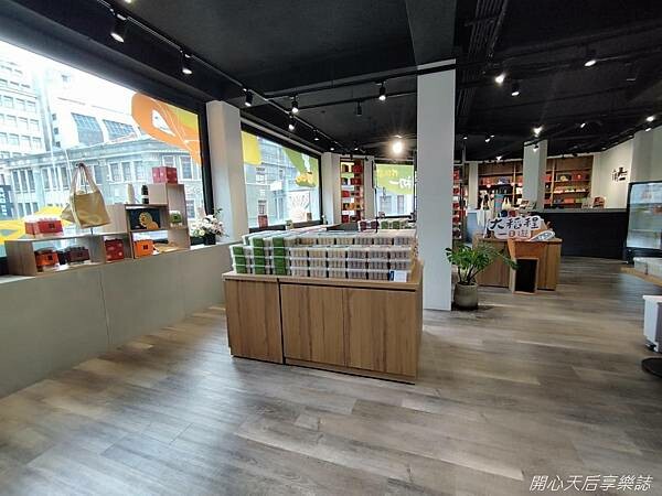 迪化街伴手禮|六月初一8結蛋捲 迪化門市|伴手禮專賣文青美店,免費試吃試喝,設有二樓景觀座位區,迪化商