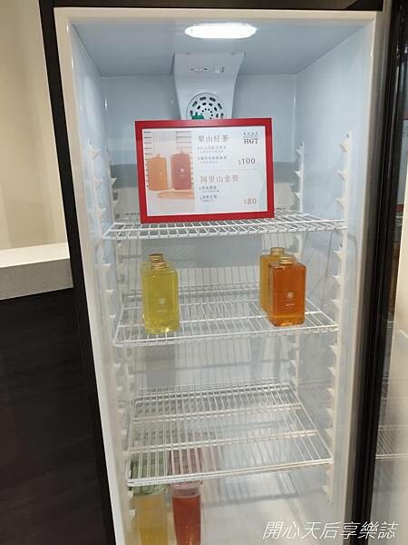 迪化街伴手禮|六月初一8結蛋捲 迪化門市|伴手禮專賣文青美店,免費試吃試喝,設有二樓景觀座位區,迪化商