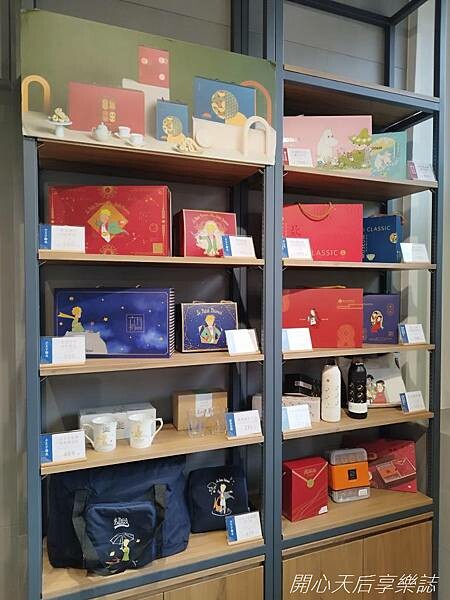 迪化街伴手禮|六月初一8結蛋捲 迪化門市|伴手禮專賣文青美店,免費試吃試喝,設有二樓景觀座位區,迪化商