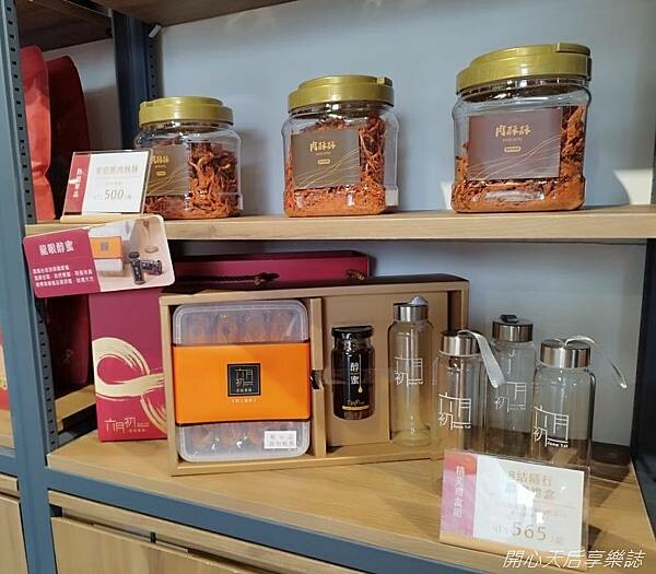 迪化街伴手禮|六月初一8結蛋捲 迪化門市|伴手禮專賣文青美店,免費試吃試喝,設有二樓景觀座位區,迪化商