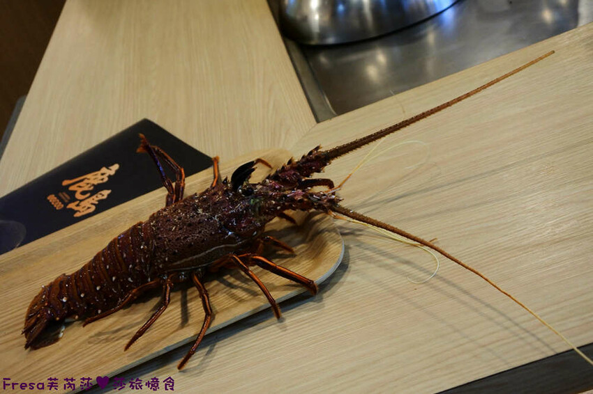 屏東美食【鹿島日式鐵板燒】龍蝦和牛奢華料理.高檔食材平價饗宴│水姑娘龍蝦│日本和牛│家樂福美食街 - Fresa芙芮莎♥莎旅憶食