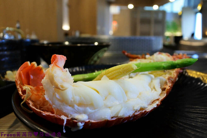 屏東美食【鹿島日式鐵板燒】龍蝦和牛奢華料理.高檔食材平價饗宴│水姑娘龍蝦│日本和牛│家樂福美食街 - Fresa芙芮莎♥莎旅憶食