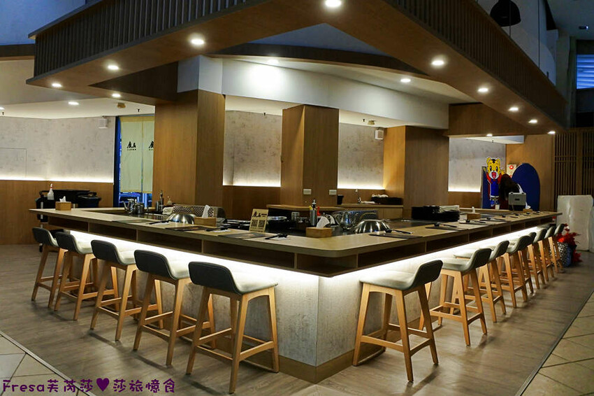 屏東美食【鹿島日式鐵板燒】龍蝦和牛奢華料理.高檔食材平價饗宴│水姑娘龍蝦│日本和牛│家樂福美食街 - Fresa芙芮莎♥莎旅憶食