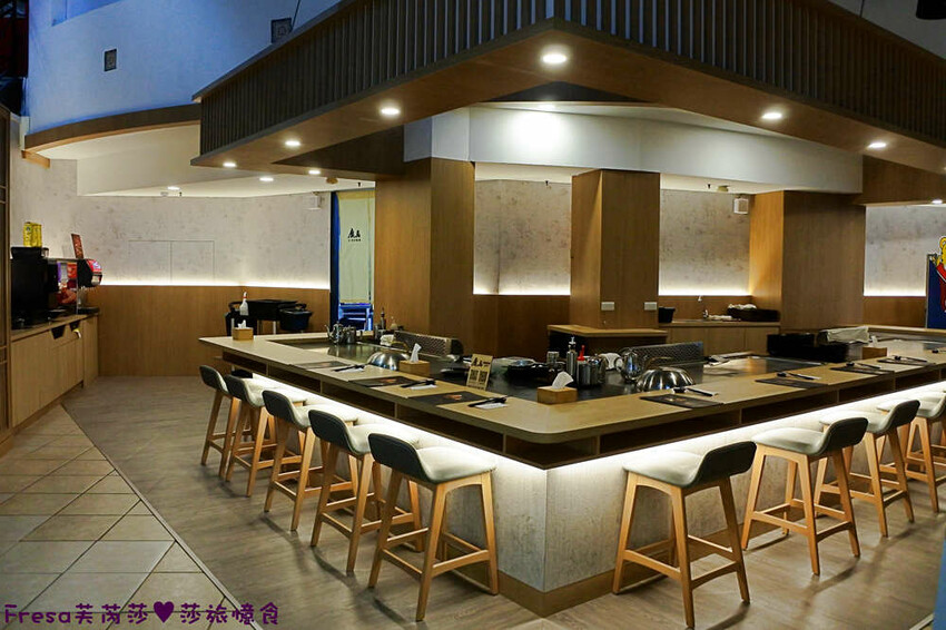 屏東美食【鹿島日式鐵板燒】龍蝦和牛奢華料理.高檔食材平價饗宴│水姑娘龍蝦│日本和牛│家樂福美食街 - Fresa芙芮莎♥莎旅憶食
