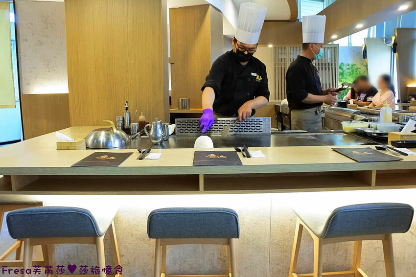 屏東美食【鹿島日式鐵板燒】龍蝦和牛奢華料理.高檔食材平價饗宴│水姑娘龍蝦│日本和牛│家樂福美食街 - Fresa芙芮莎♥莎旅憶食
