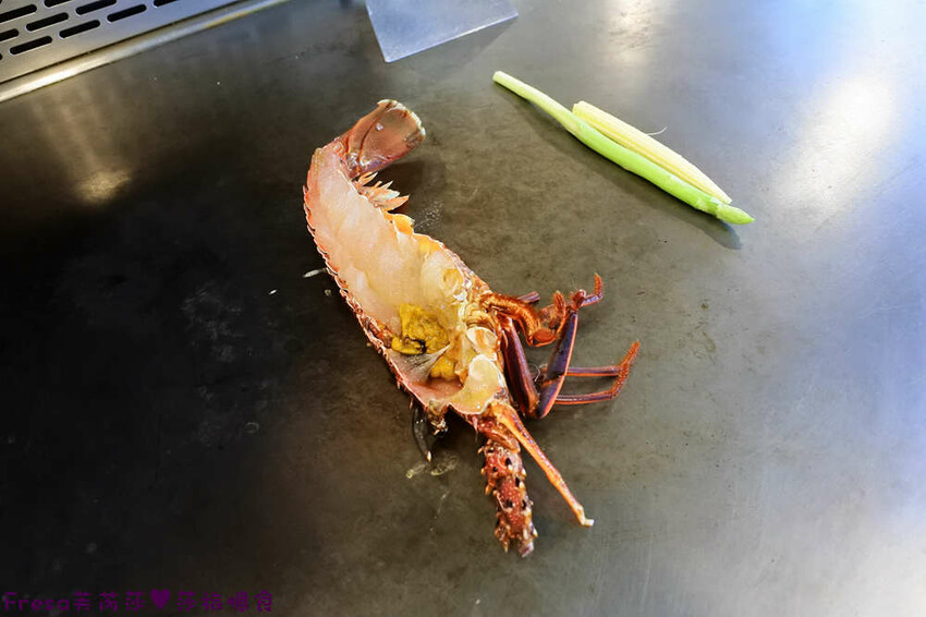 屏東美食【鹿島日式鐵板燒】龍蝦和牛奢華料理.高檔食材平價饗宴│水姑娘龍蝦│日本和牛│家樂福美食街 - Fresa芙芮莎♥莎旅憶食