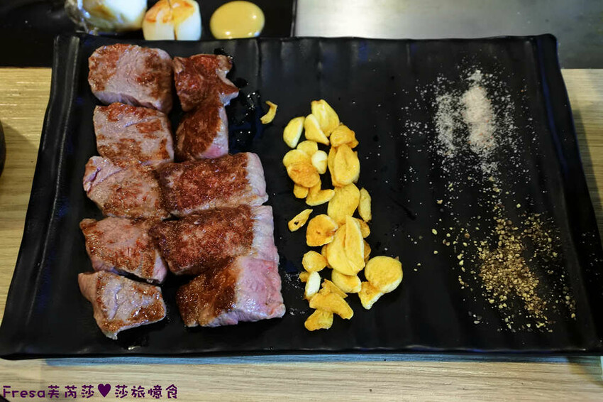 屏東美食【鹿島日式鐵板燒】龍蝦和牛奢華料理.高檔食材平價饗宴│水姑娘龍蝦│日本和牛│家樂福美食街 - Fresa芙芮莎♥莎旅憶食