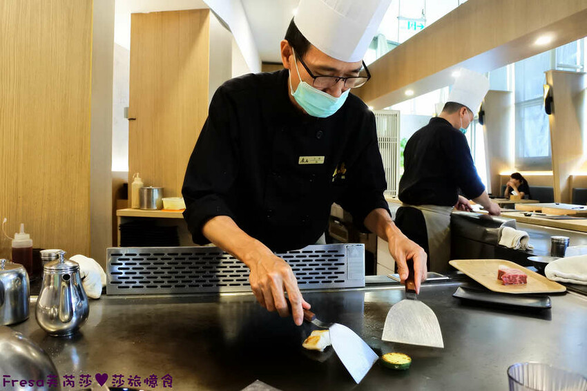 屏東美食【鹿島日式鐵板燒】龍蝦和牛奢華料理.高檔食材平價饗宴│水姑娘龍蝦│日本和牛│家樂福美食街 - Fresa芙芮莎♥莎旅憶食