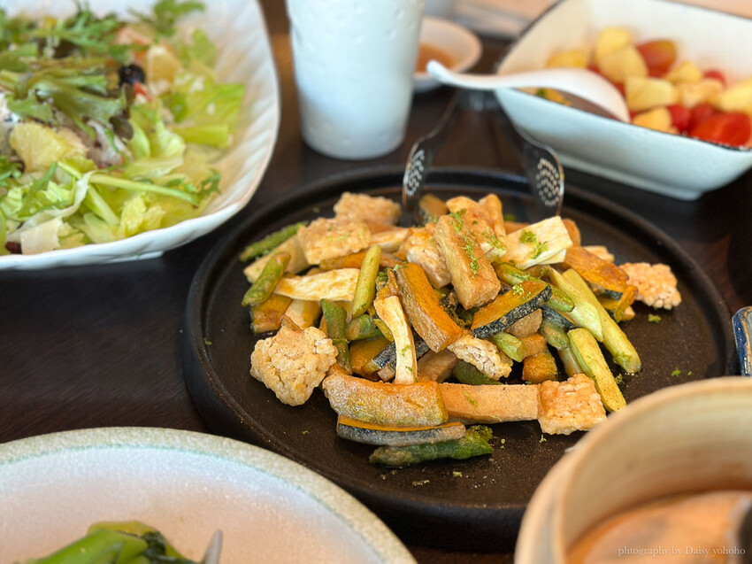 台南市東區漢來蔬食南紡店｜與各地有機農場契作的食材，創意精緻料理，台南素食者必吃！