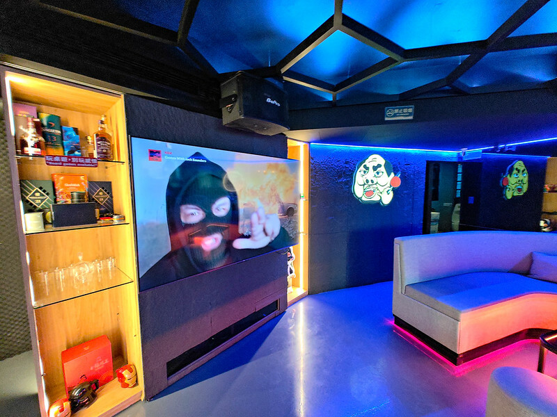 永春站美食首選，老王炸烤信義旗艦店打造夜店風炸烤新體驗