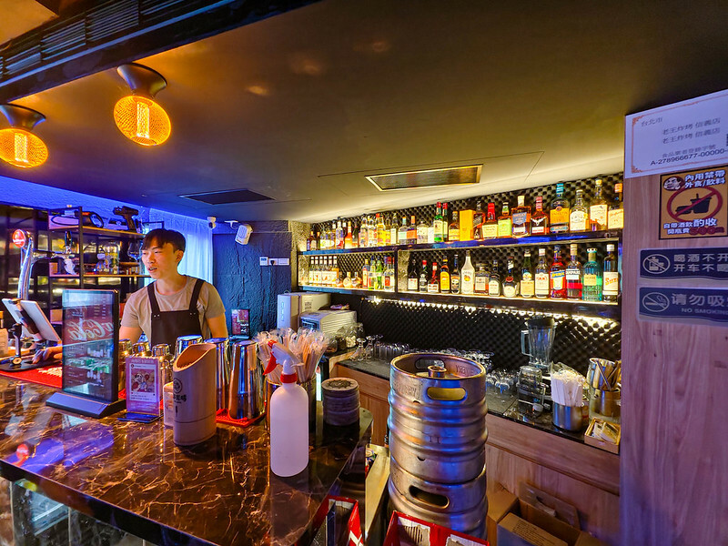 永春站美食首選，老王炸烤信義旗艦店打造夜店風炸烤新體驗