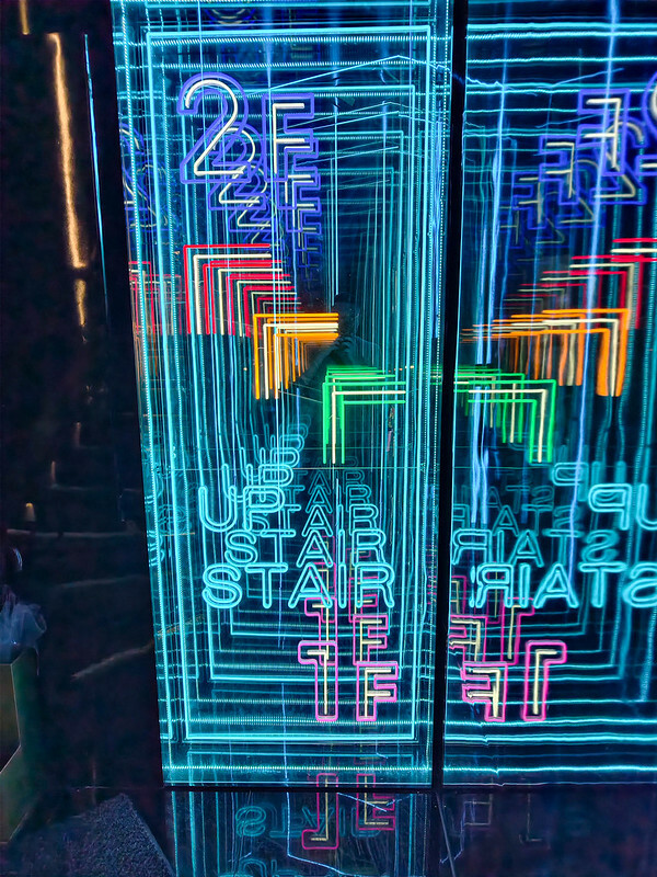 永春站美食首選，老王炸烤信義旗艦店打造夜店風炸烤新體驗