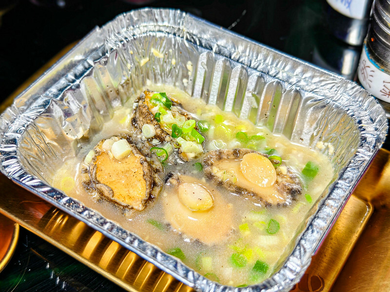 永春站美食首選，老王炸烤信義旗艦店打造夜店風炸烤新體驗