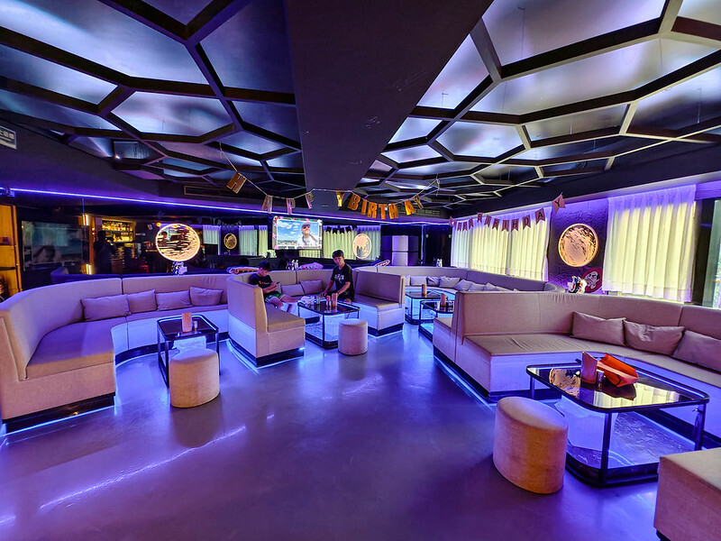 永春站美食首選，老王炸烤信義旗艦店打造夜店風炸烤新體驗