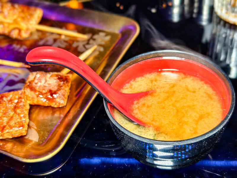 永春站美食首選，老王炸烤信義旗艦店打造夜店風炸烤新體驗