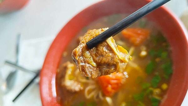 【宜蘭美食】呷味鮮牛肉麵｜特殊的南洋咖哩風味的牛肉麵