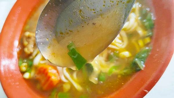 【宜蘭美食】呷味鮮牛肉麵｜特殊的南洋咖哩風味的牛肉麵