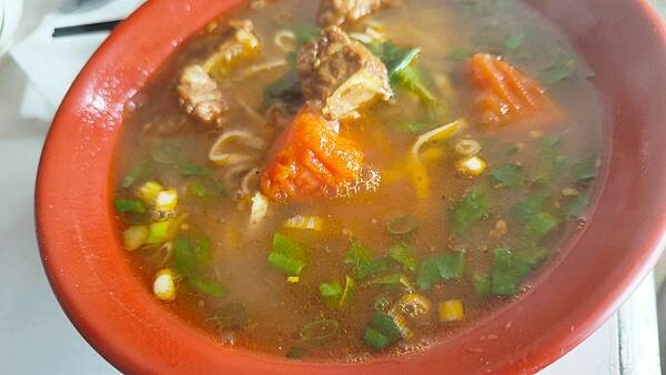 【宜蘭美食】呷味鮮牛肉麵｜特殊的南洋咖哩風味的牛肉麵