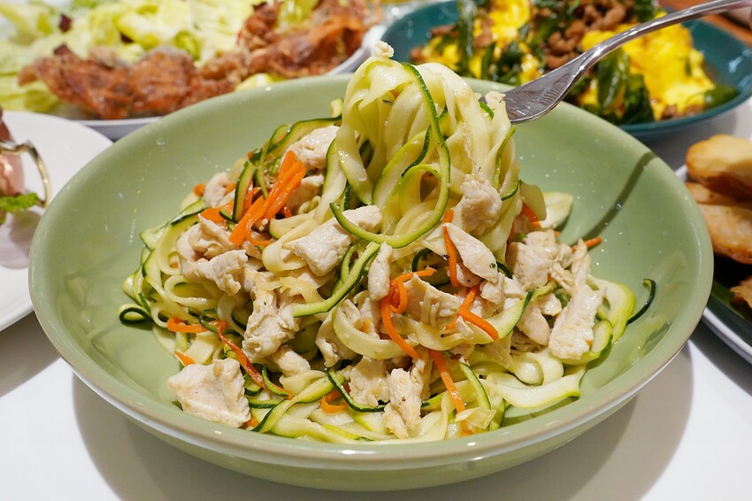 泰國曼谷最強網美餐廳最新分店開幕啦！免出國也能享用創意泰式料理，台中開幕限定菜「泰想芋見泥」大推必點！