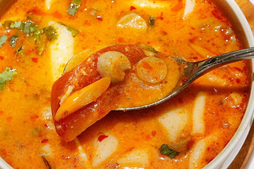 泰國曼谷最強網美餐廳最新分店開幕啦！免出國也能享用創意泰式料理，台中開幕限定菜「泰想芋見泥」大推必點！