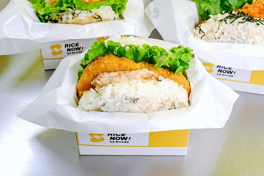 泡菜牛、滿滿鮪魚，粒客韓式米漢堡，軟Q米飯夾酥脆炸雞，鵝黃色風格好吃好拍！