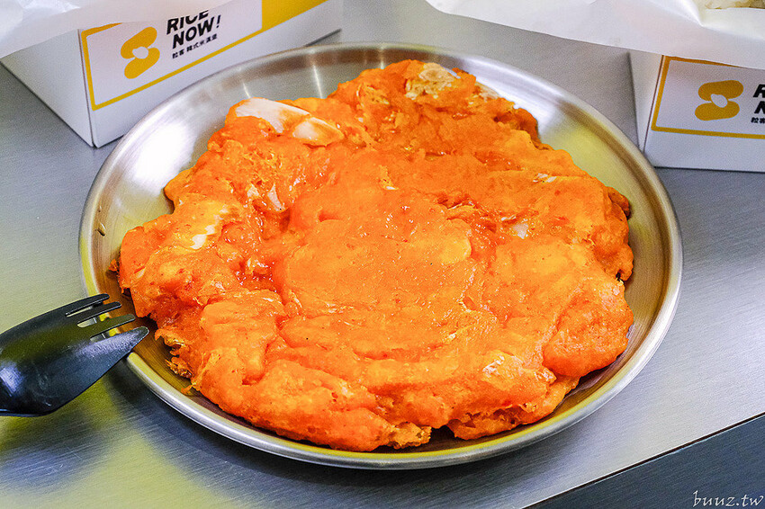 泡菜牛、滿滿鮪魚，粒客韓式米漢堡，軟Q米飯夾酥脆炸雞，鵝黃色風格好吃好拍！