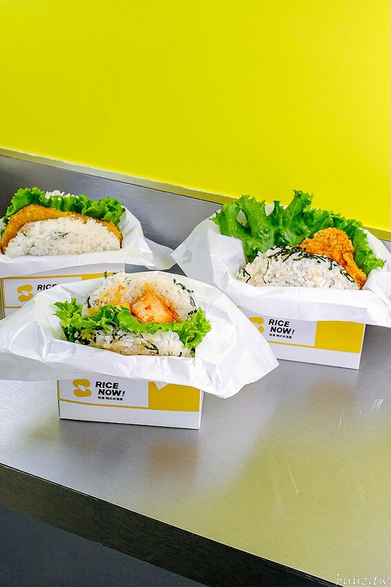 泡菜牛、滿滿鮪魚，粒客韓式米漢堡，軟Q米飯夾酥脆炸雞，鵝黃色風格好吃好拍！