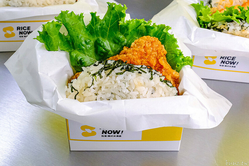 泡菜牛、滿滿鮪魚，粒客韓式米漢堡，軟Q米飯夾酥脆炸雞，鵝黃色風格好吃好拍！
