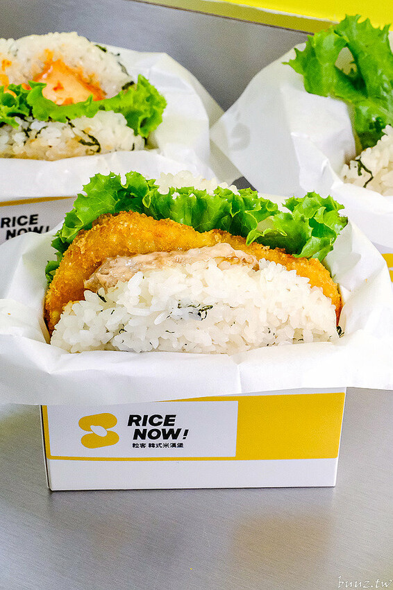 泡菜牛、滿滿鮪魚，粒客韓式米漢堡，軟Q米飯夾酥脆炸雞，鵝黃色風格好吃好拍！