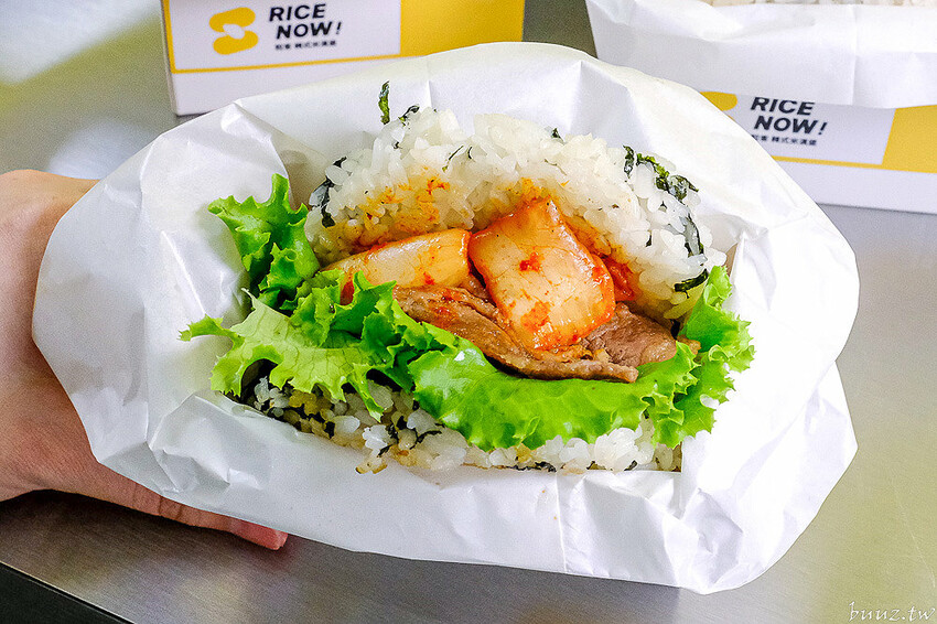 泡菜牛、滿滿鮪魚，粒客韓式米漢堡，軟Q米飯夾酥脆炸雞，鵝黃色風格好吃好拍！