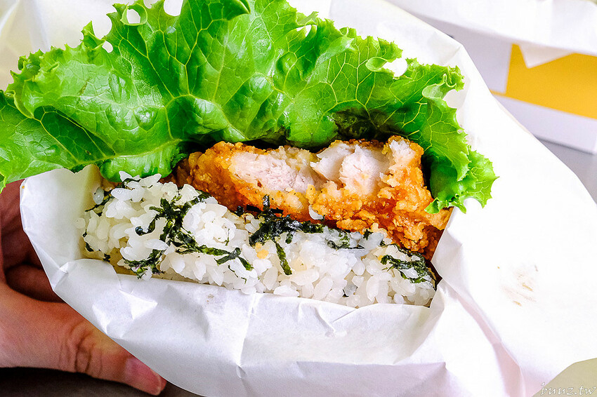 泡菜牛、滿滿鮪魚，粒客韓式米漢堡，軟Q米飯夾酥脆炸雞，鵝黃色風格好吃好拍！