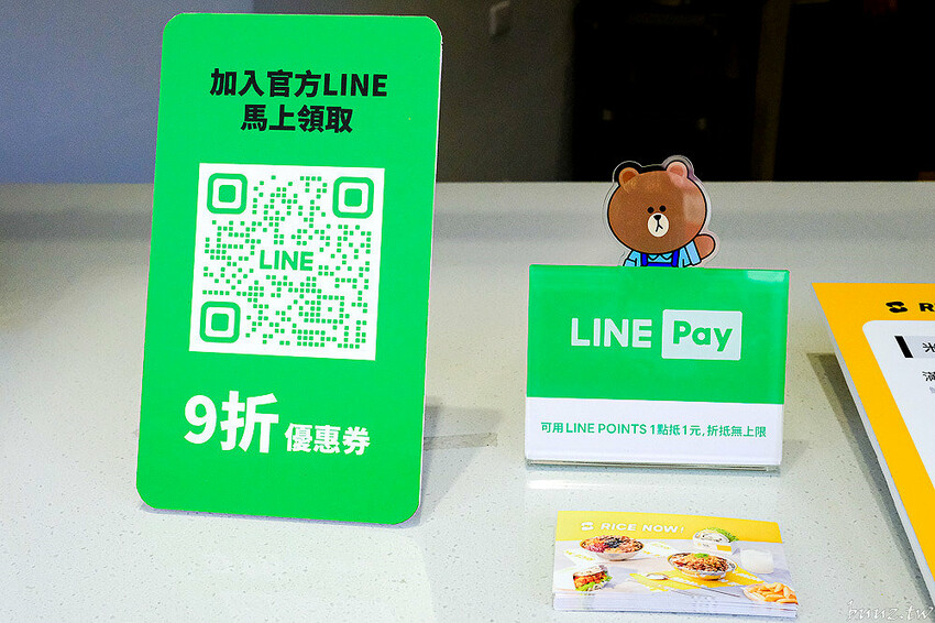 泡菜牛、滿滿鮪魚，粒客韓式米漢堡，軟Q米飯夾酥脆炸雞，鵝黃色風格好吃好拍！