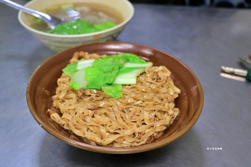 忠孝陽春麵‧忠孝市場中的傳統小吃，50年的老手藝，古早味的老味道 - 敦 小 蓮の食旅錄