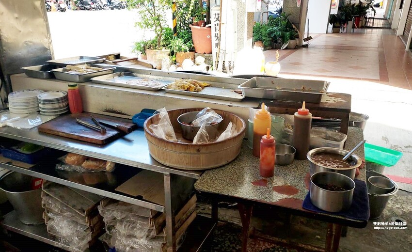 自強路上的無名早餐店 漢神百貨本館店櫃姐上班前必買 超人氣排隊
