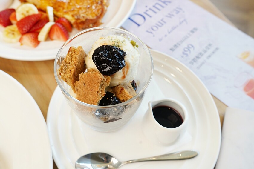 世界第一名早餐台中首店開幕啦！擁有全台最大坪數的絕美店裝，經典班尼迪克蛋與法式土司更是招牌必點！