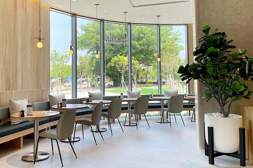 世界第一名早餐台中首店開幕啦！擁有全台最大坪數的絕美店裝，經典班尼迪克蛋與法式土司更是招牌必點！