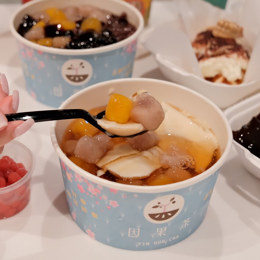 【微風南山飲料推薦】因果茶~信義區平價飲料只要50元起!免費獨家ㄤ姑粿珍珠、平價好吃可朗芙、職人豆磨豆花、招牌嫩仙草、日式復古甜點~因果茶菜單