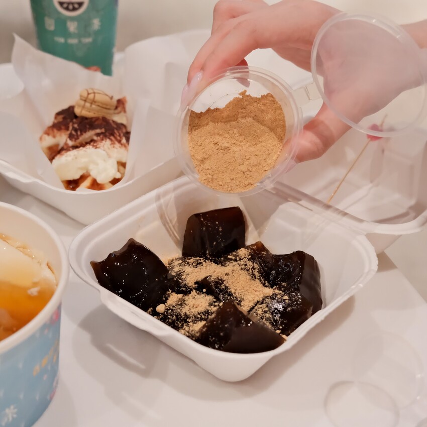 【微風南山飲料推薦】因果茶~信義區平價飲料只要50元起!免費獨家ㄤ姑粿珍珠、平價好吃可朗芙、職人豆磨豆花、招牌嫩仙草、日式復古甜點~因果茶菜單