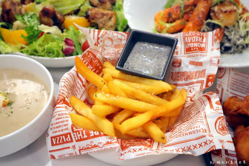 這家義大利麵也太好吃被驚豔到,珍珠奶茶雪花冰只要70元,真的相見恨晚啊~