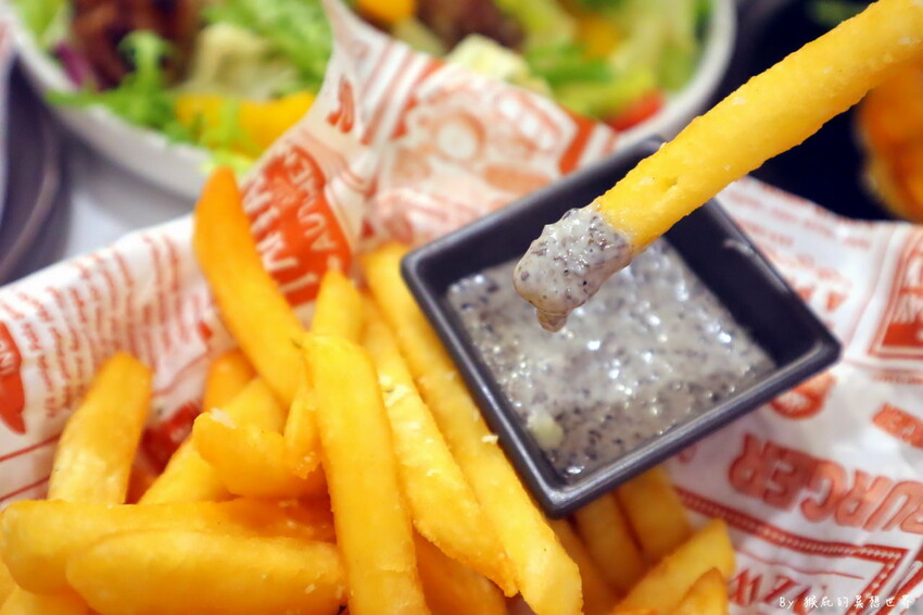 這家義大利麵也太好吃被驚豔到,珍珠奶茶雪花冰只要70元,真的相見恨晚啊~