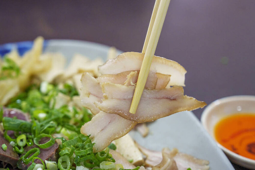 台南美食 賴家滷味麵食｜獨家冰鎮白滷味很涮嘴～多道工序清洗，口味清爽一吃停不下來