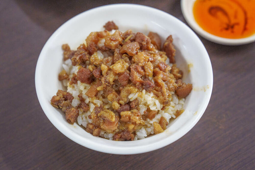 台南美食 賴家滷味麵食｜獨家冰鎮白滷味很涮嘴～多道工序清洗，口味清爽一吃停不下來