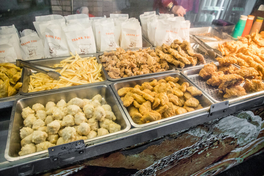 台中市清水區嘉新麵包點心行|去麵包店買炸雞?麵包店裡的便宜好吃炸雞!