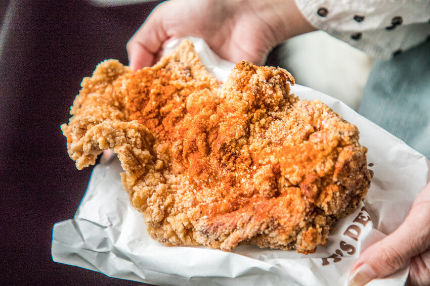 台中市清水區嘉新麵包點心行|去麵包店買炸雞?麵包店裡的便宜好吃炸雞!