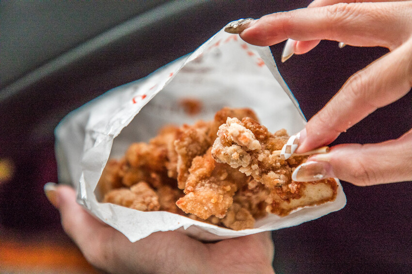 台中市清水區嘉新麵包點心行|去麵包店買炸雞?麵包店裡的便宜好吃炸雞!